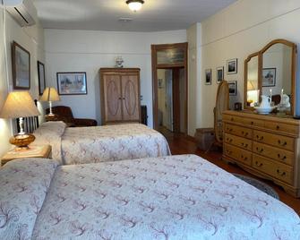 Historic Capitol Hotel Vacation Suites - Buffalo - Schlafzimmer