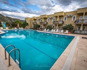 Samdan Thermal Hotel - Karahayit - Bazén