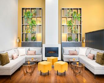Leonardo Hotel Salzburg Airport - Wals-Siezenheim - Wohnzimmer