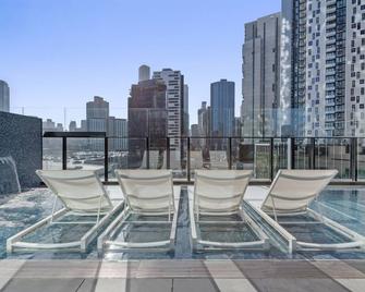 Shadow Play Melbourne by Peppers - Melbourne - Balcony