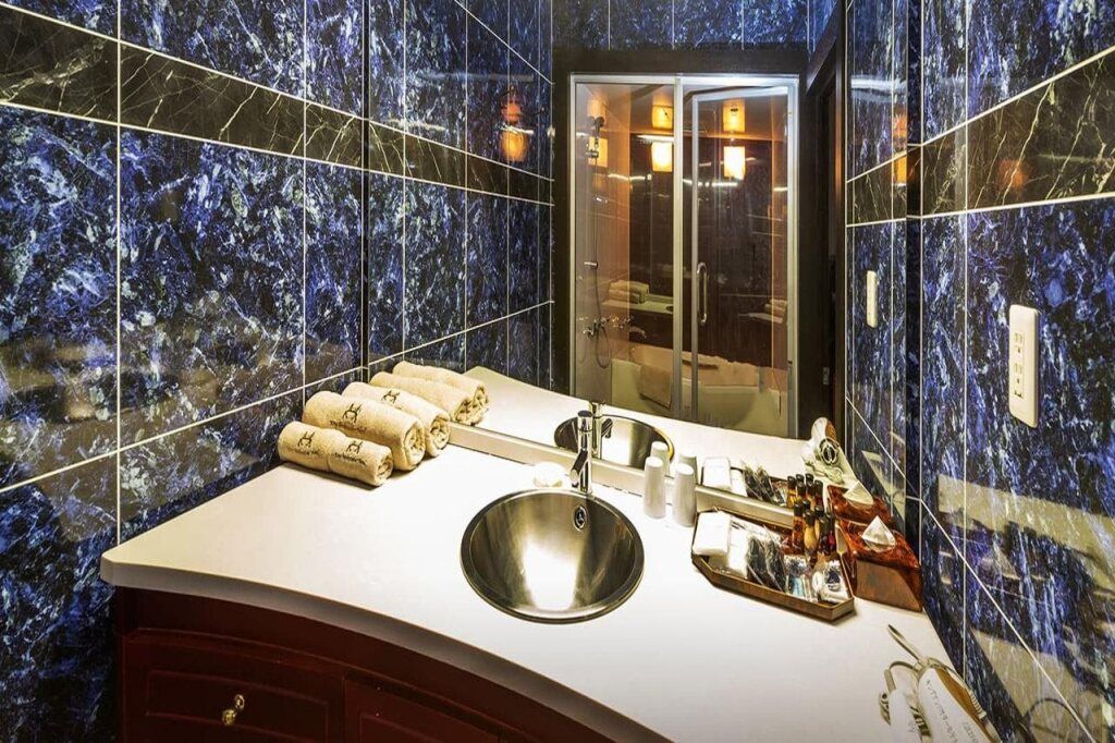 كينج أمباسادور هوتل كوماجايا