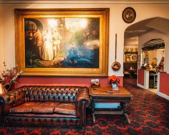Bedford Hotel - Tavistock - Living room