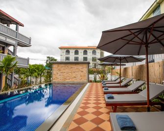 Botoum Hostel - Ciudad de Siem Riep - Piscina