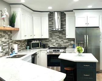 Newly Renovated 3BR, 2BA, pet friendly, with 3 kayaks, boat ramp nearby - Lexington - Küche