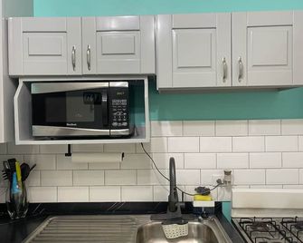Denyse Home Cottage - St. John's - Kitchen