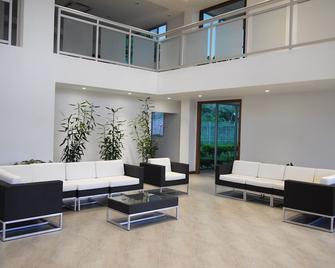 Luganvilla Business Hotel And Restaurant - Luganville - Lobby