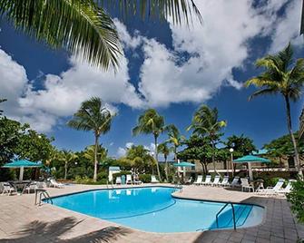 Walk To The Beach From This Beautifull New Studio With Everything You Need - Saint Thomas Island - Pool