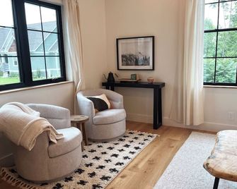 Allora - Hendersonville - Sala de estar