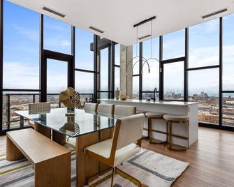 Avenir West Loop Penthouses with Iconic City Views - Chicago - Dining room