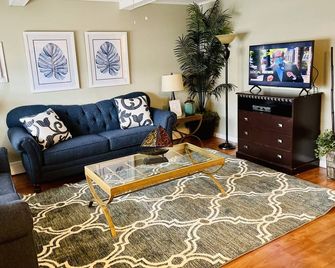 Premier Host-2br Seaside Park Suite#3, One Short Block to Beach, Kit, Liv Room - Seaside Park - Вітальня