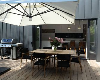 Prestigious house on the edge of the city center park - La Rochelle - Dining room