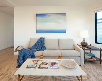 Harborview - Curated East End Escape w/ Parking - Portland - Living room