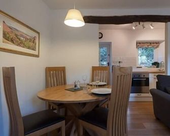 Cottage Troed y Rhiw room at Bronfelin & Troed-y-Rhiw Holiday Cottages - Llanwrtyd Wells - Comedor