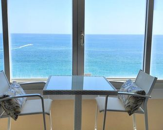 One Bedroom On The Beach With An Awesome Ocean View - פורט לודרדייל - מרפסת