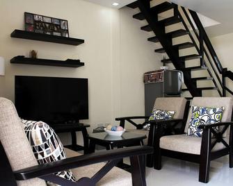 Townhome with 24Hr Security in Panglao Island - Dauis - Sala de estar