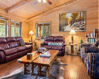 Pine Haven Resort - Estes Park - Living room