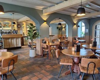 Stay in Thorn’s Historic Center – Charming Room in the Famous White Village - Thorn - Restaurant