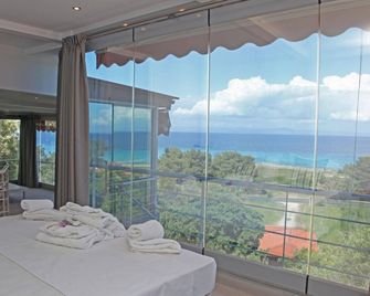 The Beach House - Afytos - Balcony