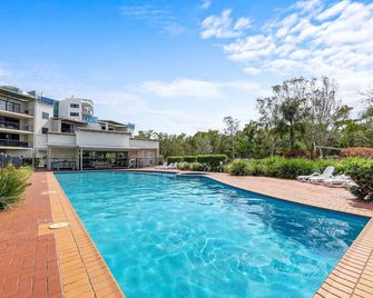 Beachside 3-Bed With Bbq, Pool, Gym & Tennis Court - Marcoola - Pool