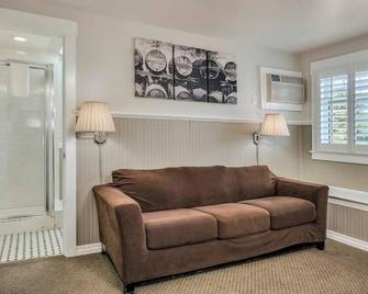 Spacious King Room in Historic Craftsman Style Home Near Calistoga Wineries - แคลิโตกา