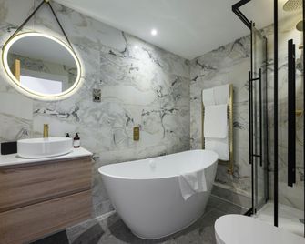 The Old Quay House Hotel - Fowey - Bathroom