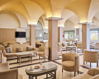 Hari Club Beach Resort - Aghīr - Obývací pokoj