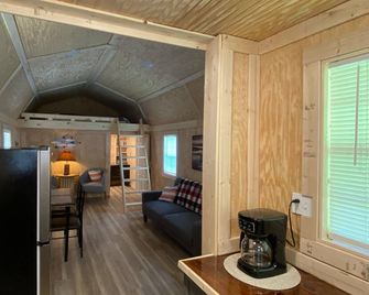 Cozy cabin near ATV trails/ Norris Lake/Moutain lake Marina in Rocky Top, TN! - Rocky Top - Sala de estar