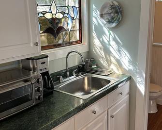 Beautifully Furnished Villa - Roxboro - Кухня