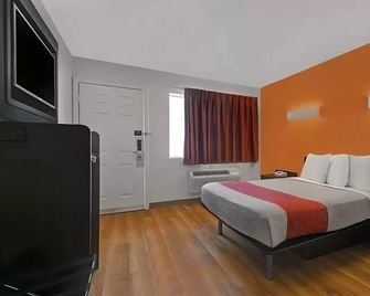 Super 8 by Wyndham San Jose - San Jose - Habitación