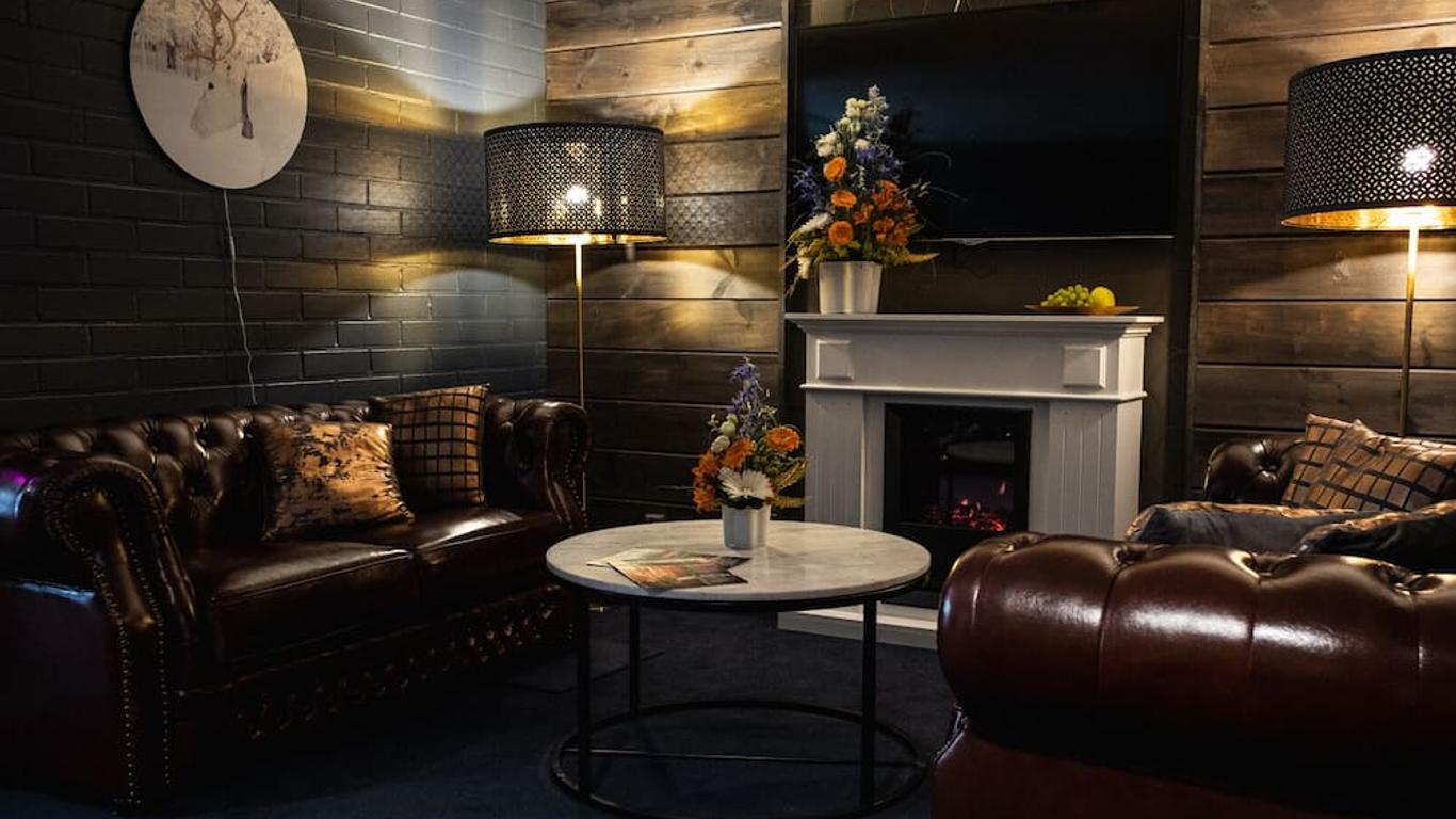 Hotel Golden Circle Suites