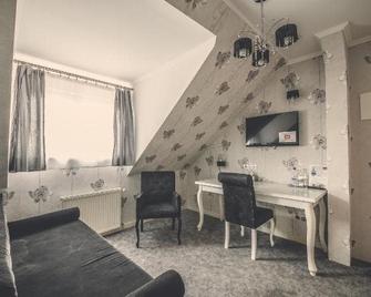 Pokoje Goscinne Truskawkowa 1a - Zielona Góra - Wohnzimmer