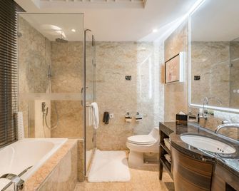 Lake View Hotel - Pekín - Baño