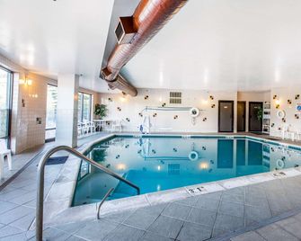 Comfort Suites Summit County - Dillon - Piscina