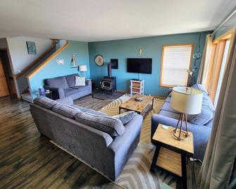 Winter Clamming! Summer Open! Oceanfront on Grayland Beach; Wi-fi & Workspaces - Grayland - Sala de estar