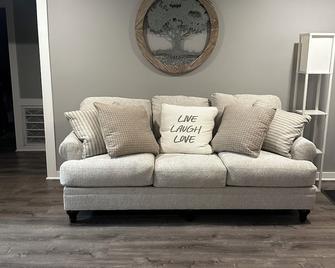 Smith Lake Vacation Rental - Jasper - Living room