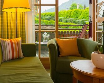 Hotel Kaiserhof Kitzbuehel - Kitzbühel - Wohnzimmer