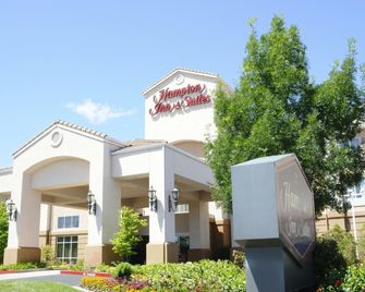Hampton Inn & Suites Redding - Redding - Bâtiment