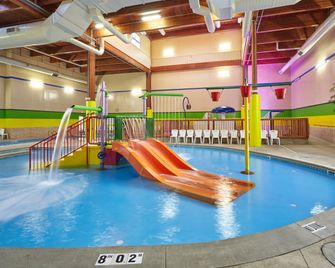 Holiday Inn Grand Rapids - South By IHG - גרנד ראפידס - בריכה