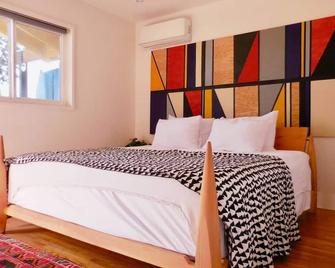 Danish Modern Luxury Mini Suite - אלבקורקי - חדר שינה