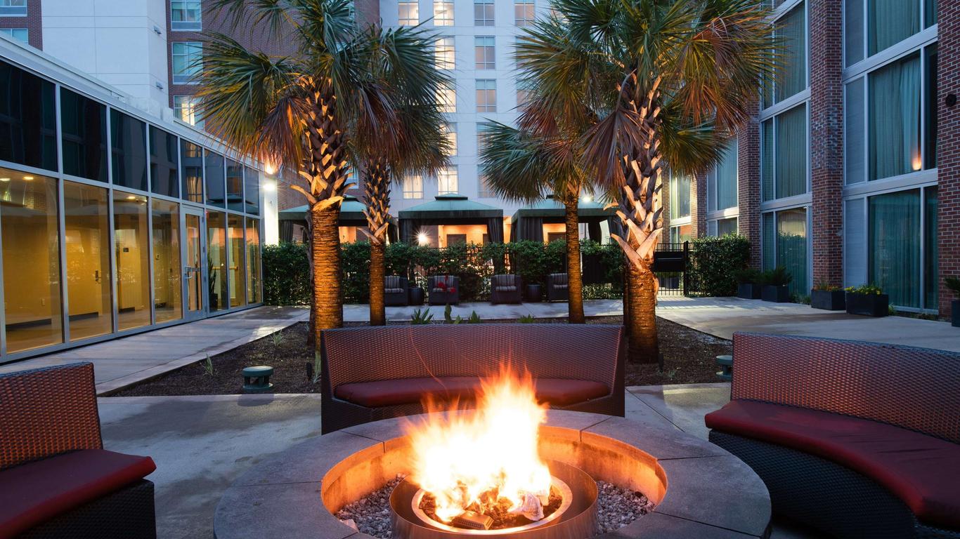 هوم وود سويتس باي هيلتون نورث تشارليستون