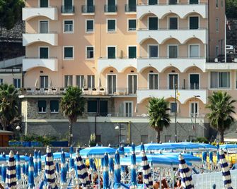 Hotel Elena - Recco - Building