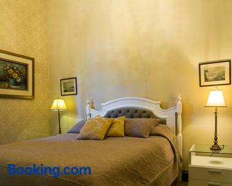 Castelo de Itaipava Hotel, Eventos e Bistrô - Itaipava - Bedroom