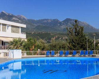 Kardamili Beach Hotel - Kardamyli - Piscine