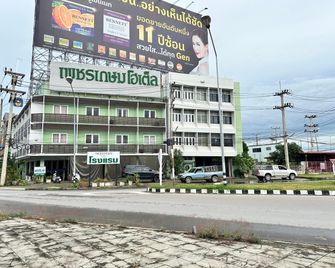 Feliz at Phetkasem Hotel - Phetchaburi - Building