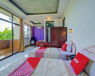 OYO 3934 Hotel Istana - Pekalongan - Спальня