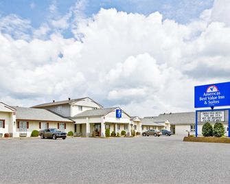 Americas Best Value Inn & Suites Thief River Falls - Thief River Falls - Budova