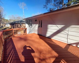 Holy Home 3-bedroom with AC and WiFi. Bless you in Morrow. Peace & a low price. - Morrow - Balcony