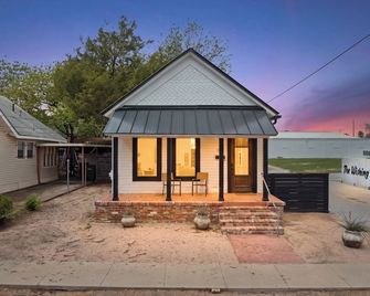 The Clay House - steps to everything! - Waco - Building
