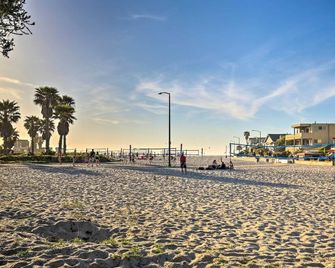 San Diego Hub with Bay Views - 1 Block to Beach! - San Diego - Playa