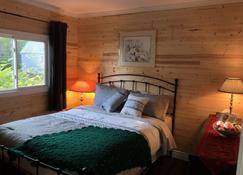 Waterfront honeymoon holiday home - York - Bedroom